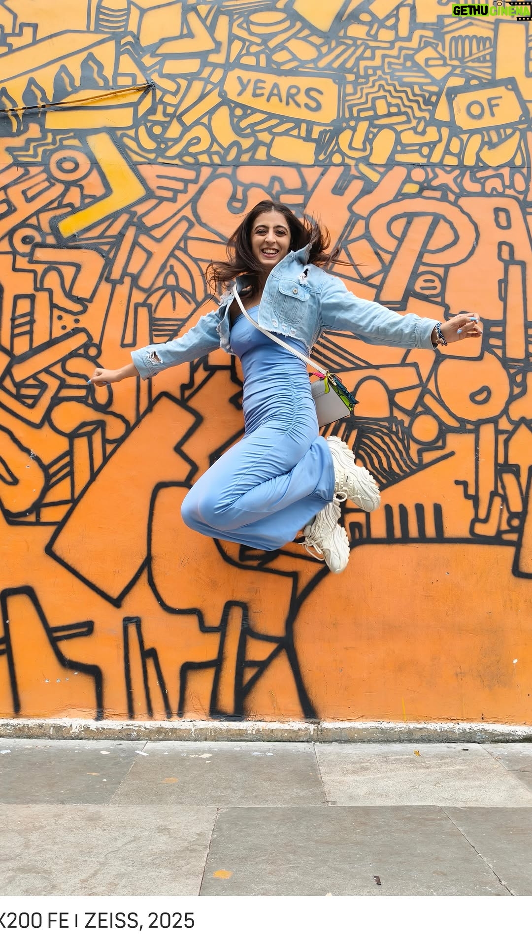 Asmita Arora - 1.7K Likes - Walking through Delhi’s lanes-spice markets, street art, and golgappas that never disappoint. Every moment shot crisp and clear on the vivo X200 FE, powered by MediaTek Dimensity 9300 .
✨ Go get yours now at vivo.com
#MyCityVibes #vivoX200FE @vivo_india 
.
#PoweredByMediaTek #MediaTekDimensity9300  #vivoX200FE #ZEISSImageProPacked