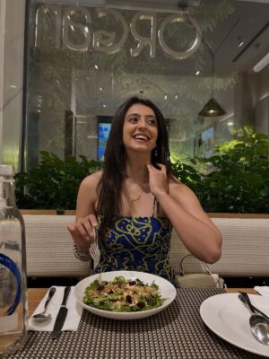 Asmita Arora Instagram - Lettuce pray this cancels out last night’s pizza🥗 @organicbistrodelhi
.
#weekendinnerplans