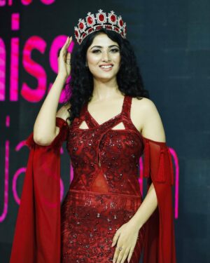 Astha Khandelwal Instagram - Queening 👑
📸 @as_photography_01 @ankitsen552 
Outfit: @ashnavaswaniofficial 
Makeup: @vashikasethi 
@gauravgaur9 @elitemissrajasthan_official 

#queenoutfit #redoutfits #southindianactress #telugu #tollywoodactress #tollywood #telugucinema #elitemissrajasthan #rajasthanqueen #rajasthangirl #rajputqueen👑 #marwarigirl #indianbeauty #womenincrown #crown #queenwithcrown👑