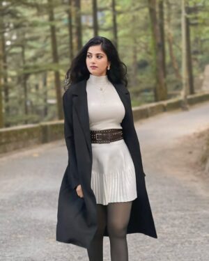 Astha Khandelwal Instagram - Even though life seems to stand still, the future is coming!

#peacefulgetaway #sceniclandour #himalayanretreat #hiddengem #landourcafe #exploreindia #travelinstyle #bootseason