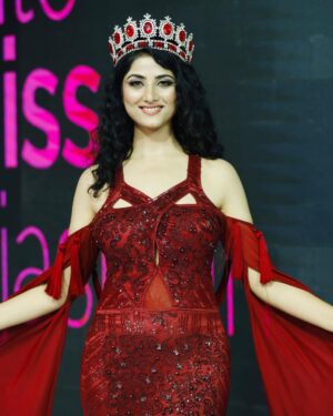 Astha Khandelwal Instagram - Queening 👑
📸 @as_photography_01 @ankitsen552 
Outfit: @ashnavaswaniofficial 
Makeup: @vashikasethi 
@gauravgaur9 @elitemissrajasthan_official 

#queenoutfit #redoutfits #southindianactress #telugu #tollywoodactress #tollywood #telugucinema #elitemissrajasthan #rajasthanqueen #rajasthangirl #rajputqueen👑 #marwarigirl #indianbeauty #womenincrown #crown #queenwithcrown👑