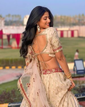 Astha Khandelwal Instagram - सर्दी की धूप ने गुनगुनाया,
लहंगे ने रंगों से निखर कर बताया! ✨❄️☀️
#सुनहरीधूप #शाहीअंदाज
 “The winter sun whispered warmth,
As the lehenga bloomed in vibrant charm! ✨❄️☀️
#GoldenSunshine #RegalElegance”

Outfit : @dress_zilla 

 #LehengaLove, #EthnicElegance, #TraditionalWear, #IndianAttire, #DesiSwag, #OOTDIndia, #WinterVibes, #SunKissedGlow, #GoldenHourMagic, #ColdYetHot, #WinterSunshine #SeasonalStyle
