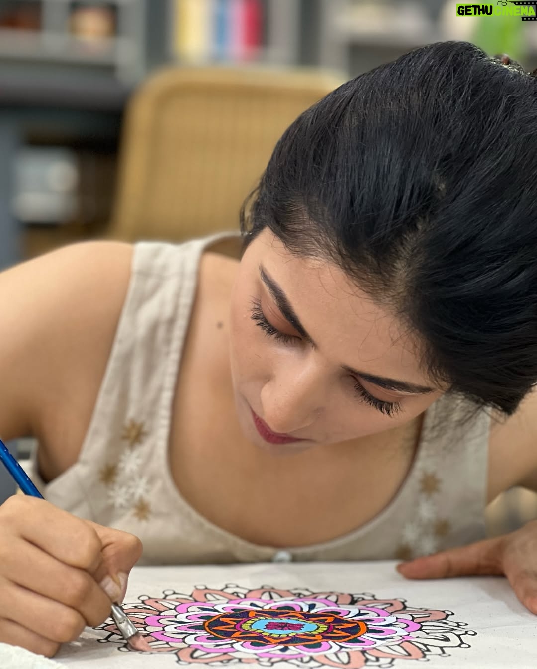 Astha Khandelwal - 5.9K Likes - Vibrant vibes only 🎨🌈
	#PaintingSession  #ArtInProgress
	#CreativeJourney #ArtStudio
#PaintingProcess #DailyArt #ArtisticExpression #PaintAndCreate #ArtLovers #PaintTherapy
#ArtistsOfInstagram #ArtisticVibes
#CanvasAndColors	#BrushStrokes #ArtisticJourney