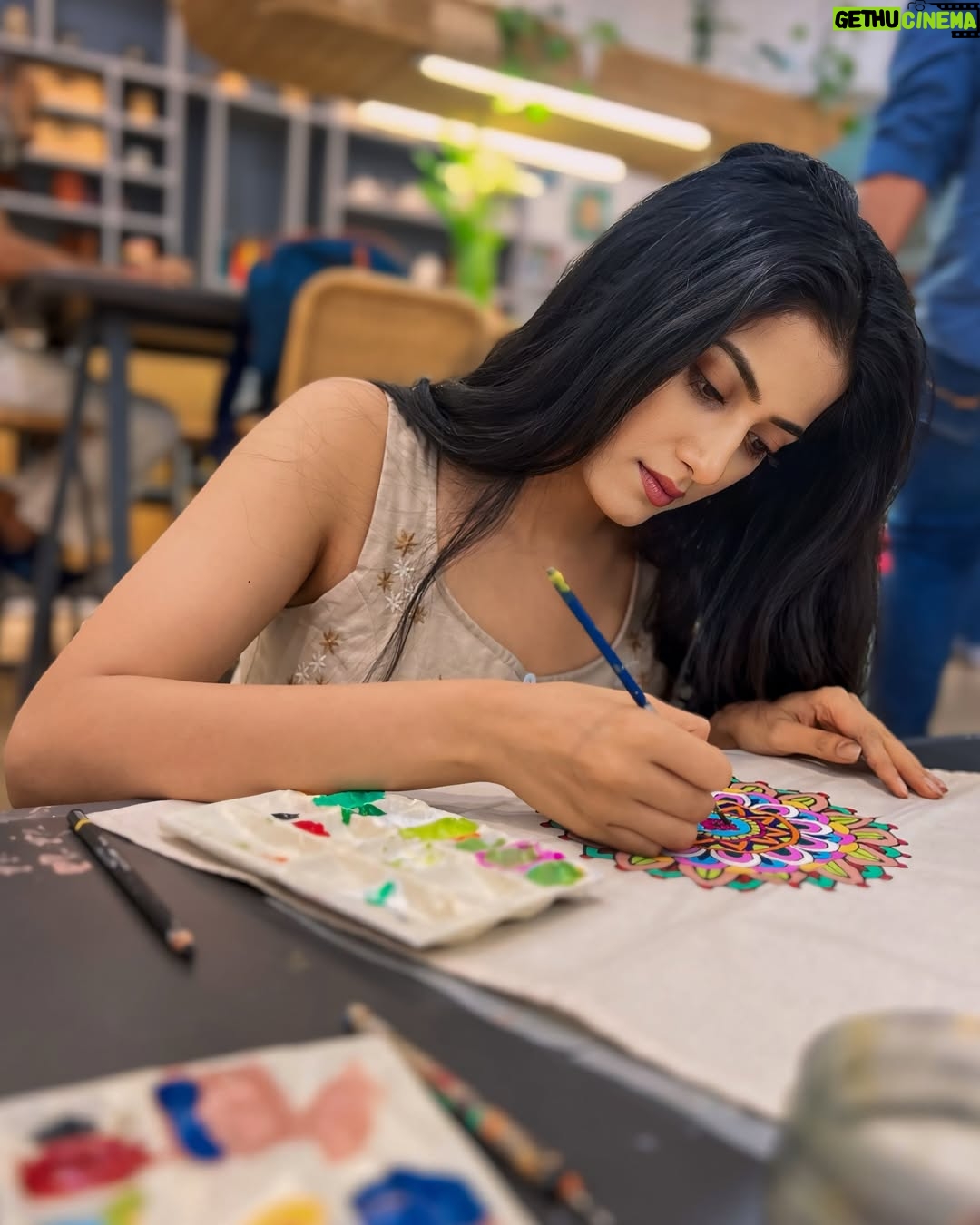 Astha Khandelwal - 5.9K Likes - Vibrant vibes only 🎨🌈
	#PaintingSession  #ArtInProgress
	#CreativeJourney #ArtStudio
#PaintingProcess #DailyArt #ArtisticExpression #PaintAndCreate #ArtLovers #PaintTherapy
#ArtistsOfInstagram #ArtisticVibes
#CanvasAndColors	#BrushStrokes #ArtisticJourney