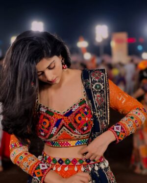 Astha Khandelwal Instagram - With jhumkas that sing, hair that flows, and a Chaniya Choli that shines, I dance through the night. 🌙💫 
#GarbaQueen #twirlsoftradition 

#chaniyacholi #navratri #lehengacholi #lehenga #ghaghracholi #ethnicwear #garba #navratrichaniyacholi #designerlehenga #choli #indianwear #navratrispecial #kurtis #lengha #navratricollection #lehengas #designerblouse #indianfashion #indowestern #ghaghra #saree #lehengagoals #traditional #lehengablouse #bridesmaid #desifashion #lehnga