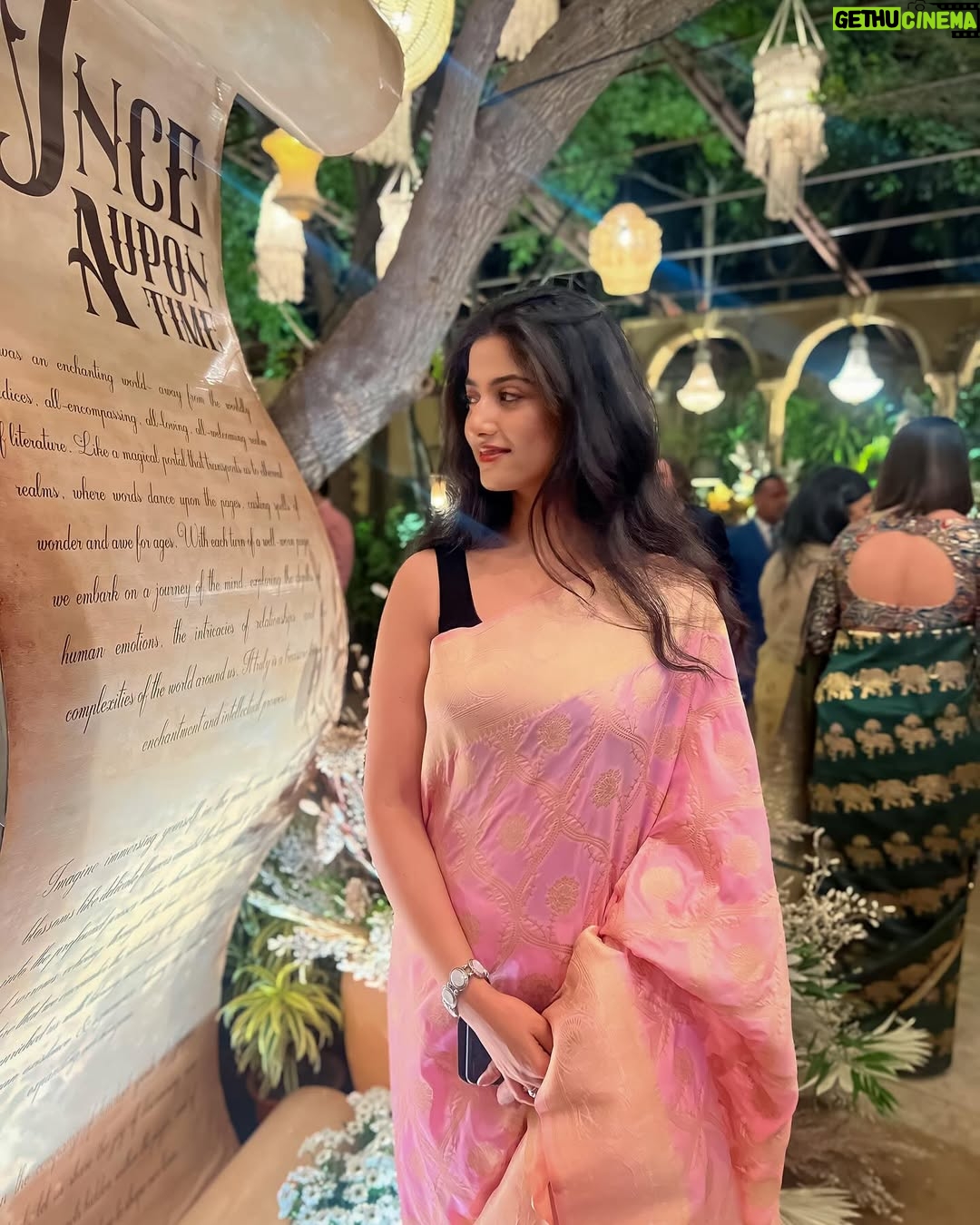 Astha Khandelwal - 3.7K Likes - सब नज़रों का खेल है साहब,
वो चुरा ना सके हम हटा ना सके !👀🪄

Opening ceremony of @jaipurlitfest 2024✨ @rambaghpalace 

#jaipurliteraturefestival #jlf2024 #jlf #jaipurliteraturefestival2024 #openingceremonyofjlf #rambaghjaipur #jaipurrambaghpalace #1stdayofjlf #jaipurliteraturefest #jaipurliterature