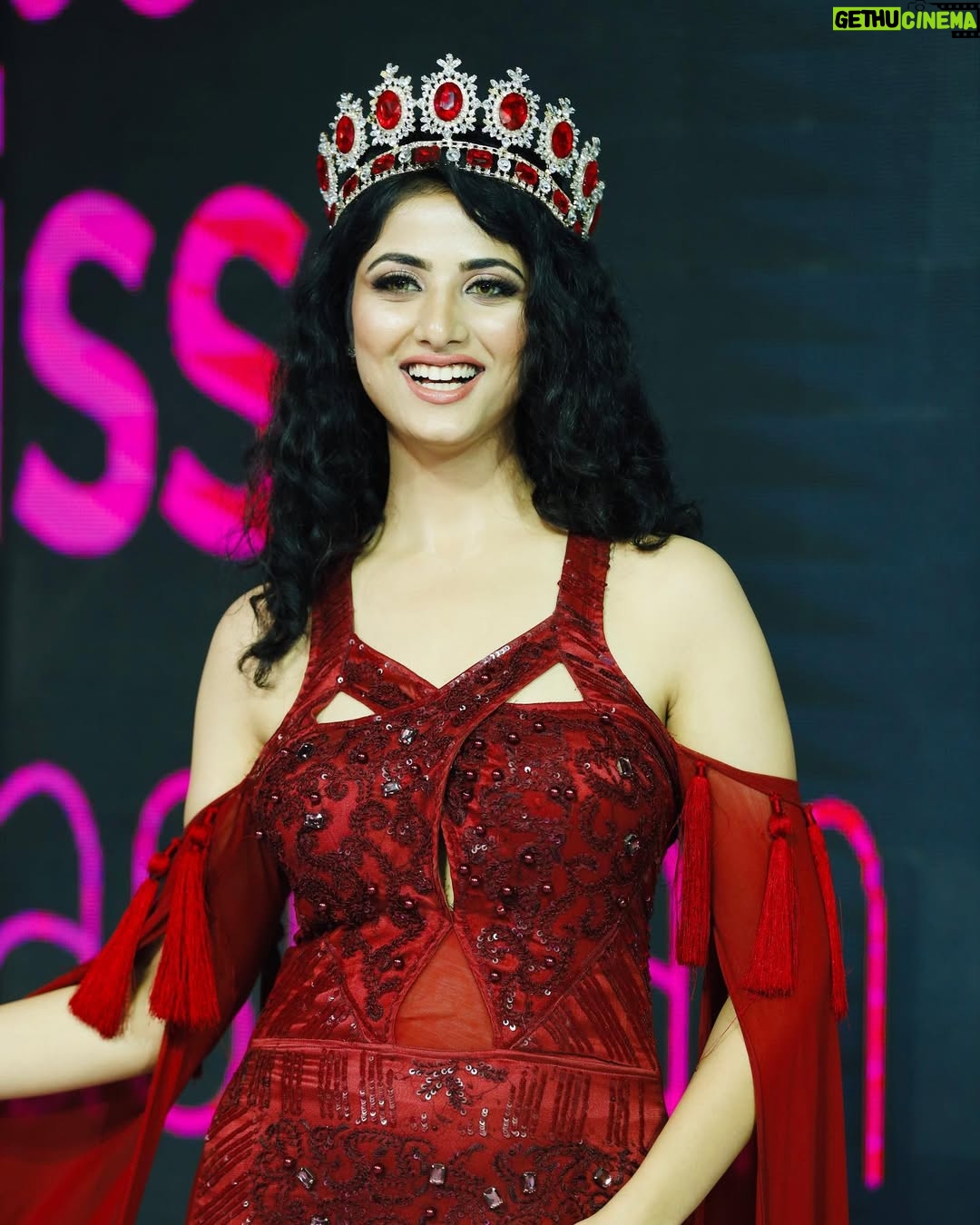Astha Khandelwal - 7.9K Likes - Queening 👑
📸 @as_photography_01 @ankitsen552 
Outfit: @ashnavaswaniofficial 
Makeup: @vashikasethi 
@gauravgaur9 @elitemissrajasthan_official 

#queenoutfit #redoutfits #southindianactress #telugu #tollywoodactress #tollywood #telugucinema #elitemissrajasthan #rajasthanqueen #rajasthangirl #rajputqueen👑 #marwarigirl #indianbeauty #womenincrown #crown #queenwithcrown👑