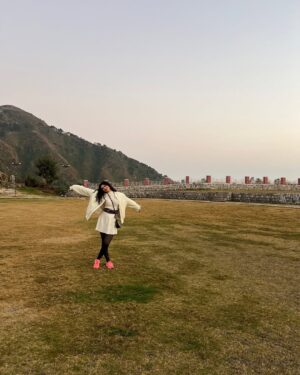 Astha Khandelwal Instagram - Just fence-ing around in sunset!✨
 

#SunsetLovers #GoldenHour #SunsetViews #SkyPorn #NatureLovers #EveningVibes #ChasingSunsets #SunsetMagic #SereneViews #HorizonGoals
#GoodVibesOnly #BeachVibes #VibesOfTheDay #LifeIsBeautiful #PeacefulMoments #GlowUpTime #RadiantSkies #ColorfulSunset #SkyCandy