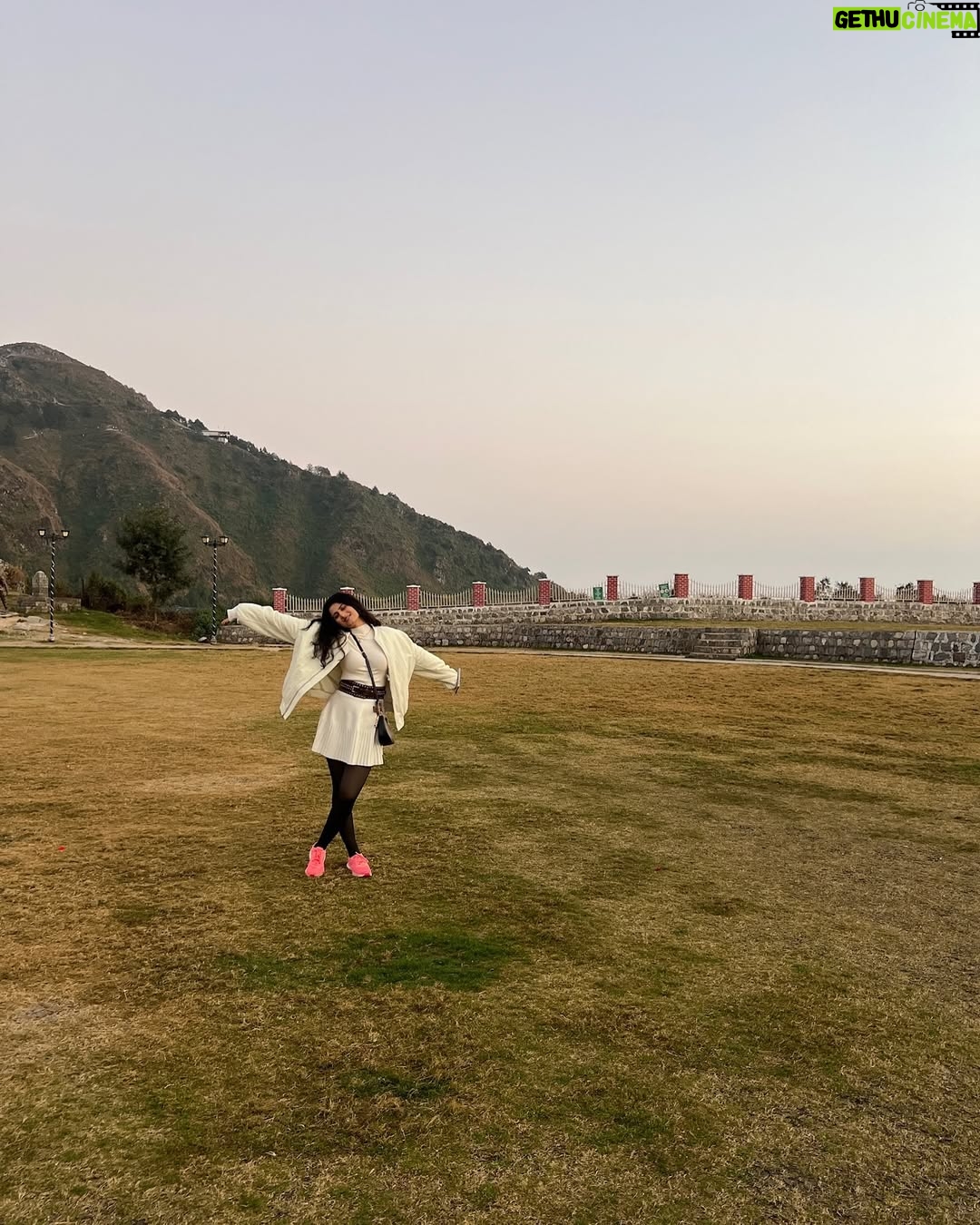 Astha Khandelwal - 4.4K Likes - Just fence-ing around in sunset!✨
 

#SunsetLovers #GoldenHour #SunsetViews #SkyPorn #NatureLovers #EveningVibes #ChasingSunsets #SunsetMagic #SereneViews #HorizonGoals
#GoodVibesOnly #BeachVibes #VibesOfTheDay #LifeIsBeautiful #PeacefulMoments #GlowUpTime #RadiantSkies #ColorfulSunset #SkyCandy