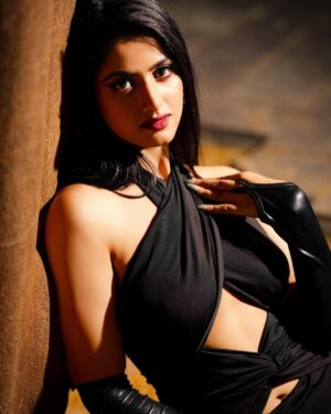 Astha Khandelwal Instagram - More Than You Could Handle 💣
💄: @mua_seemasarraf 
📸: @contourindiagroup 

#blackdress #girlblackoutfit #girlsblackoutfit #blackoutfitinspo #blackoutfitinspiration #blackdressesonly #relatablegirlspost #hotblackoutfit #instablackoutfit #pinterestblackoutfit #teluguactress #tamilactress #southindianactress #southindiancinema #indiancinema #bollywood