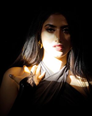Astha Khandelwal Instagram - More Than You Could Handle 💣
💄: @mua_seemasarraf 
📸: @contourindiagroup 

#blackdress #girlblackoutfit #girlsblackoutfit #blackoutfitinspo #blackoutfitinspiration #blackdressesonly #relatablegirlspost #hotblackoutfit #instablackoutfit #pinterestblackoutfit #teluguactress #tamilactress #southindianactress #southindiancinema #indiancinema #bollywood