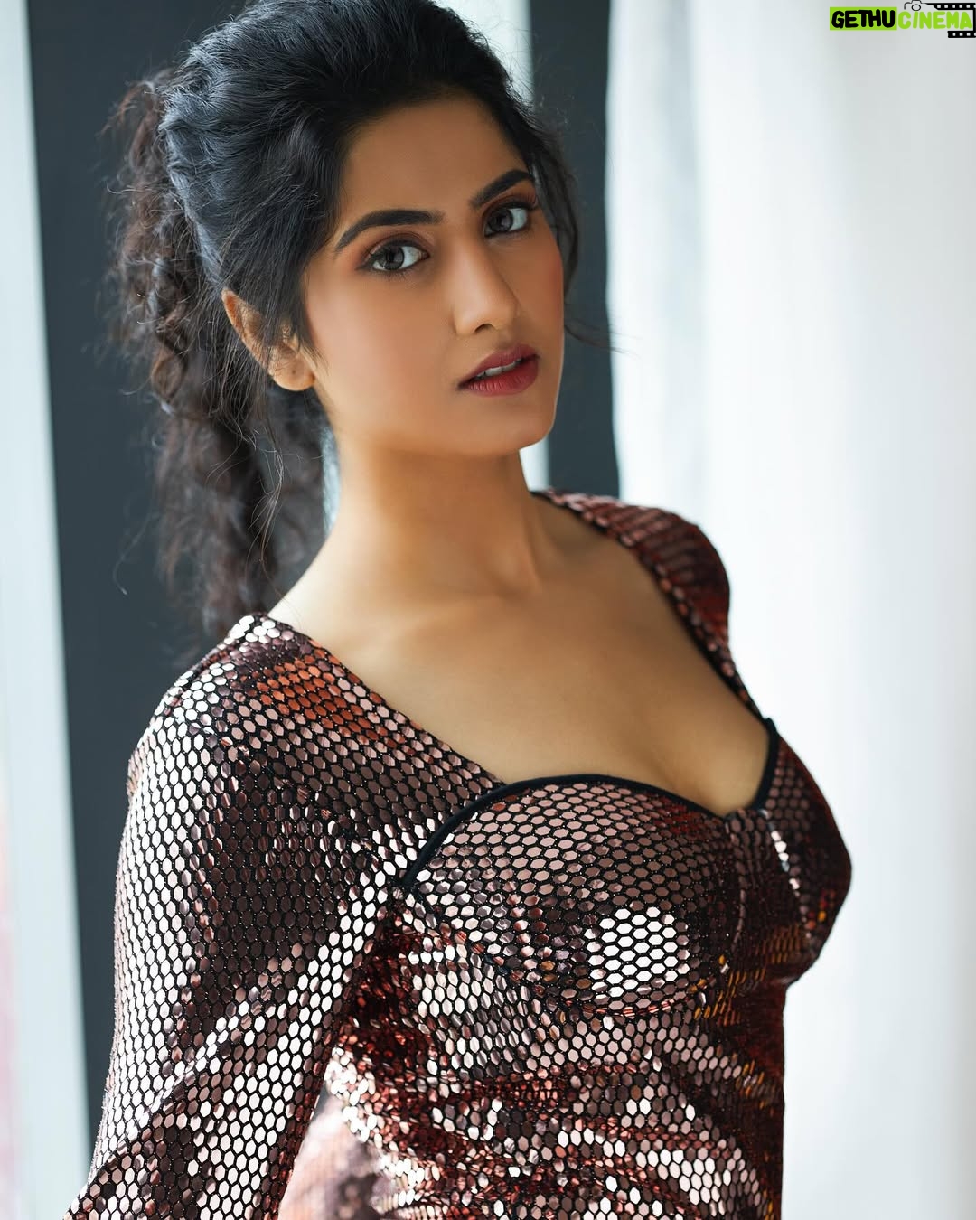 Astha Khandelwal - 2.5K Likes - Intensity on fleek🍁
📸 : @sharatchandraphotography 
@labelarunagoud 
 

#photoshoot #portrait #portraitphotography #photography #photoshootmumbai #portfolioshoot #southindianactress #teluguactress #tamilactress #telugucinena #tamilcinena #southindiancinema #indianactress #indiancinema #indianactress