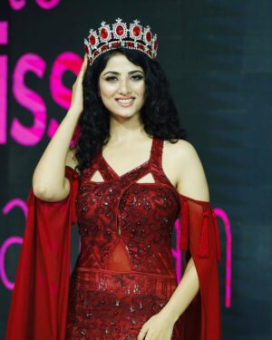 Astha Khandelwal Instagram - Queening 👑
📸 @as_photography_01 @ankitsen552 
Outfit: @ashnavaswaniofficial 
Makeup: @vashikasethi 
@gauravgaur9 @elitemissrajasthan_official 

#queenoutfit #redoutfits #southindianactress #telugu #tollywoodactress #tollywood #telugucinema #elitemissrajasthan #rajasthanqueen #rajasthangirl #rajputqueen👑 #marwarigirl #indianbeauty #womenincrown #crown #queenwithcrown👑