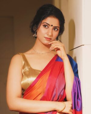 Astha Khandelwal Instagram - “Kisi ka pyaar leke tum, naya jahan basaaoge,
Yeh shaam jab bhi aayegi, tum humko yaad aaoge…🎶”
Carrying someone’s love, you’ll build a new world,
But whenever this evening arrives, you’ll remember me.

#AjeebDastan #ClassicBollywood #TimelessLove #Nostalgia #OldIsGold #BollywoodMusic #LoveAndLoss #MelodyOfLife #RetroVibes #EvergreenSongs #BollywoodClassics #musicaljourney