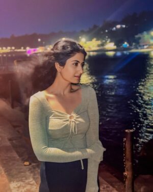 Astha Khandelwal Instagram - Finding solace in the gentle whispers of the night by the Ganga🕊️✨
#NightWalkVibes #UnderTheMoon #MoonlitNights #EveningStroll #SereneMoments #QuietNights #StarrySkies #NatureVibes #CalmAndQuiet #NighttimeMagic