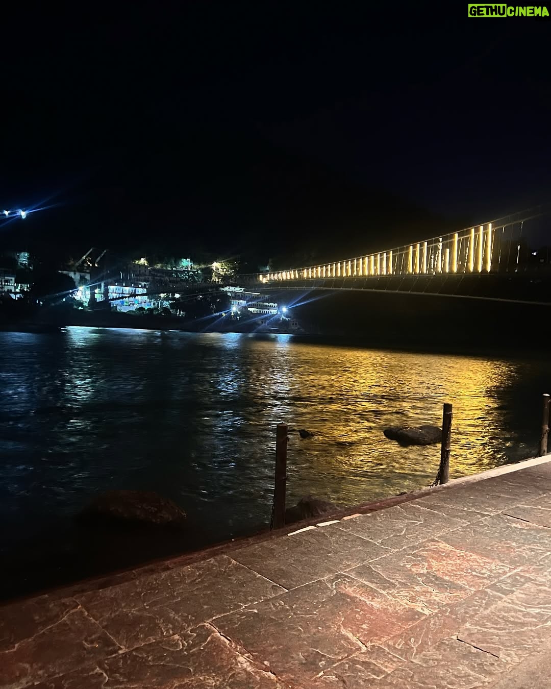 Astha Khandelwal - 3.3K Likes - Finding solace in the gentle whispers of the night by the Ganga🕊️✨
#NightWalkVibes #UnderTheMoon #MoonlitNights #EveningStroll #SereneMoments #QuietNights #StarrySkies #NatureVibes #CalmAndQuiet #NighttimeMagic