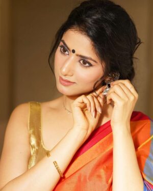 Astha Khandelwal Instagram - ऐसी उलझी नज़र उनसे हटती नहीं..🪞
📸 @yogeshkadam___ 
Styledby: @ichhaabrol_ 
Mua: @makeover_by_dipty_mitu 
@toabhcreative @toabhentertainment 

#SouthIndianCinema #Kollywood #Tollywood #Sandalwood #Mollywood #TamilCinema #TeluguCinema #KannadaCinema #MalayalamCinema #IndianActresses #SouthIndianMovies #regionalcinema 
#Nayanthara #SamanthaRuthPrabhu #KajalAggarwal #RashmikaMandanna #KeerthySuresh #TrishaKrishnan #SaiPallavi #poojahegde