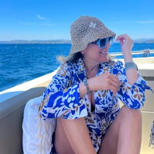 Asuman Dabak Instagram - Mavi gibi  gülüyorsun dediler💙
