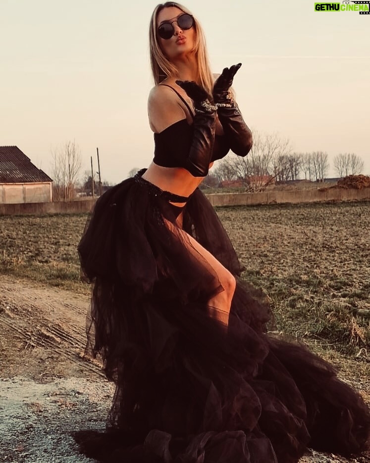 Aurélie Dotremont - 3 Likes - 