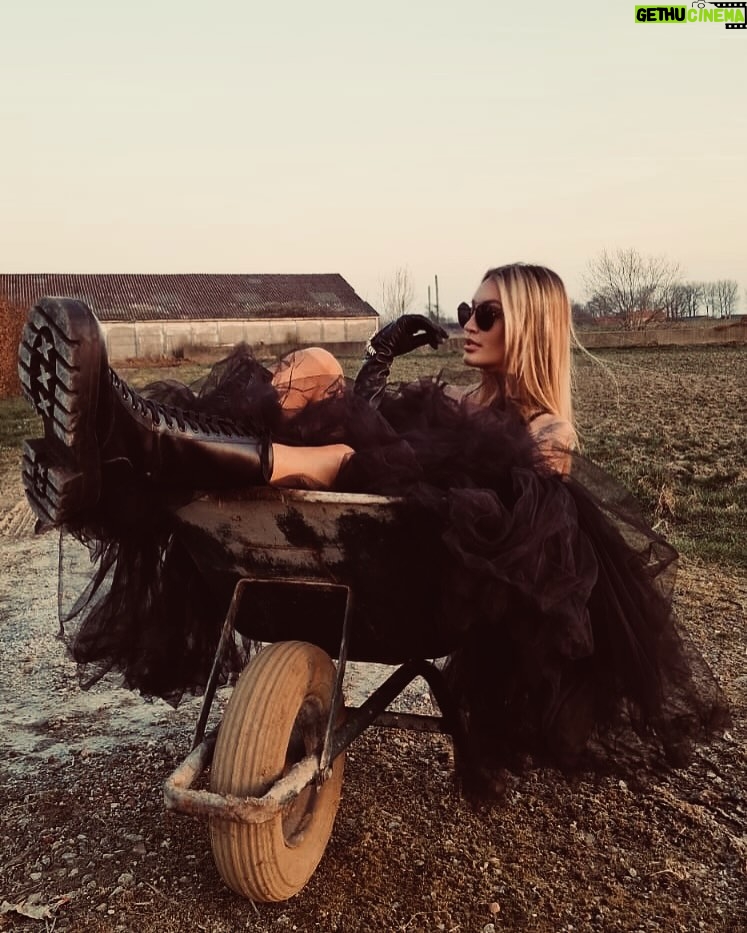 Aurélie Dotremont - 3 Likes - 