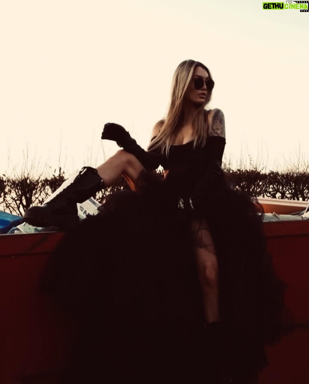 Aurélie Dotremont - 3 Likes - 
