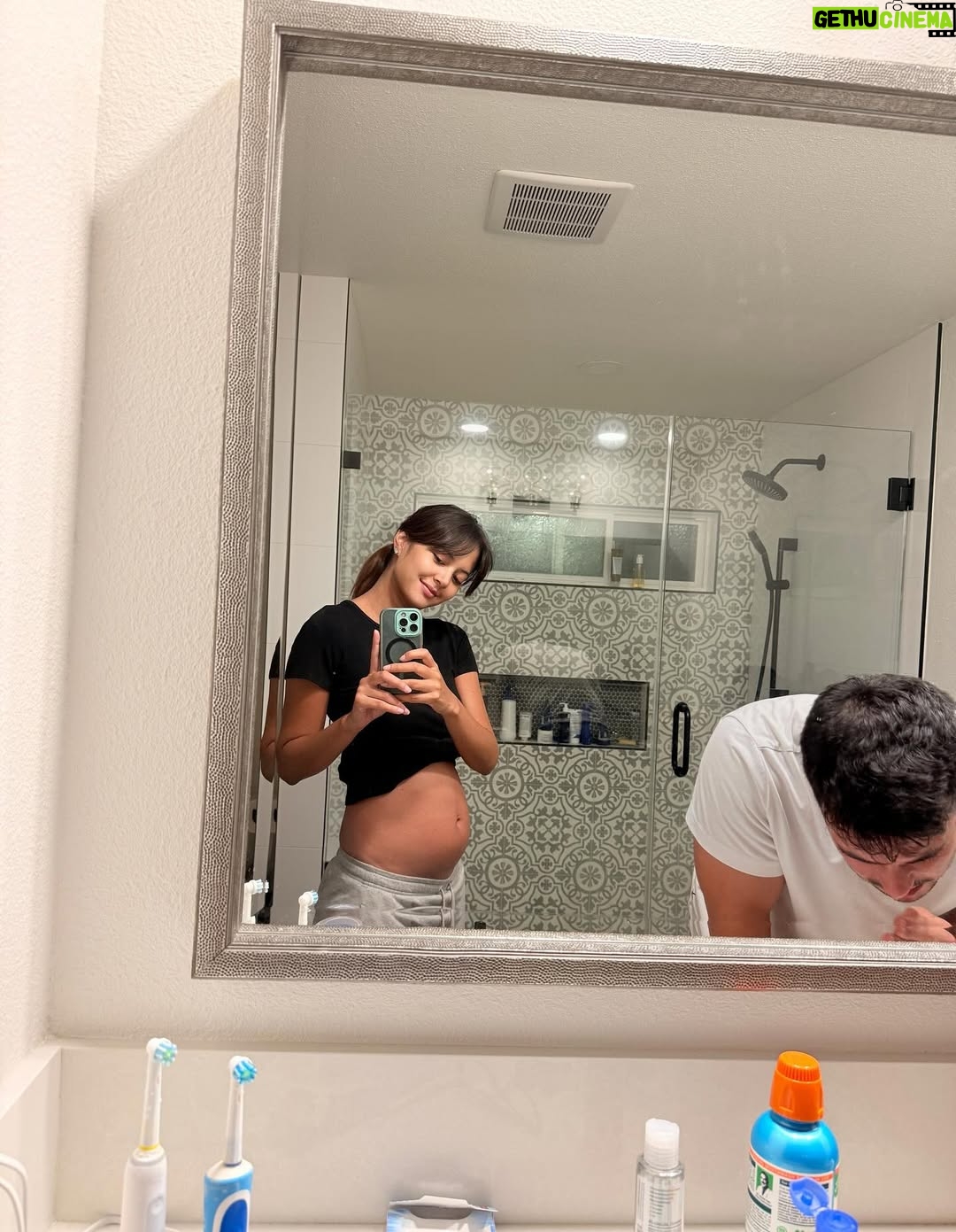 Aurélie Moeremans - 177.9K Likes - pada nyuruh aku post di feeds 🤷🏽‍♀️🤰🏽