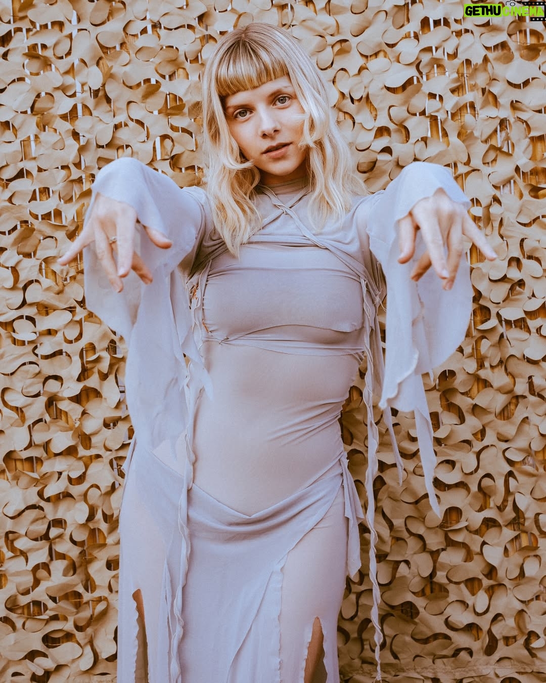 Aurora Aksnes - 240.8K Likes - Je vous aime tous🪐
Thank you @rockenseine 
You have made a wonderful mark on my heart. 
This was the last European show in a long while. And i could not have asked for better company 🪐✨💫
Thank you dear @kimmika for these pictures, it was wonderful seeing you again x