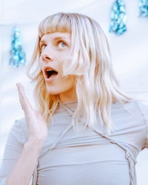 Aurora Aksnes Instagram - Je vous aime tous🪐
Thank you @rockenseine 
You have made a wonderful mark on my heart. 
This was the last European show in a long while. And i could not have asked for better company 🪐✨💫
Thank you dear @kimmika for these pictures, it was wonderful seeing you again x
