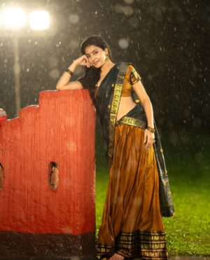 Avantika Mishra Instagram - Telugu ammayi this festive season! 💛✨

#HappyGaneshChaturthi 

Shot by @absolutelyrahul 
Styled by @vinnu_baby9 
Jewellery by @visista_goldanddiamonds
Location @thefotogarage