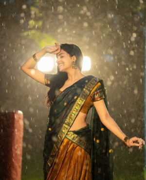 Avantika Mishra Instagram - Telugu ammayi this festive season! 💛✨

#HappyGaneshChaturthi 

Shot by @absolutelyrahul 
Styled by @vinnu_baby9 
Jewellery by @visista_goldanddiamonds
Location @thefotogarage