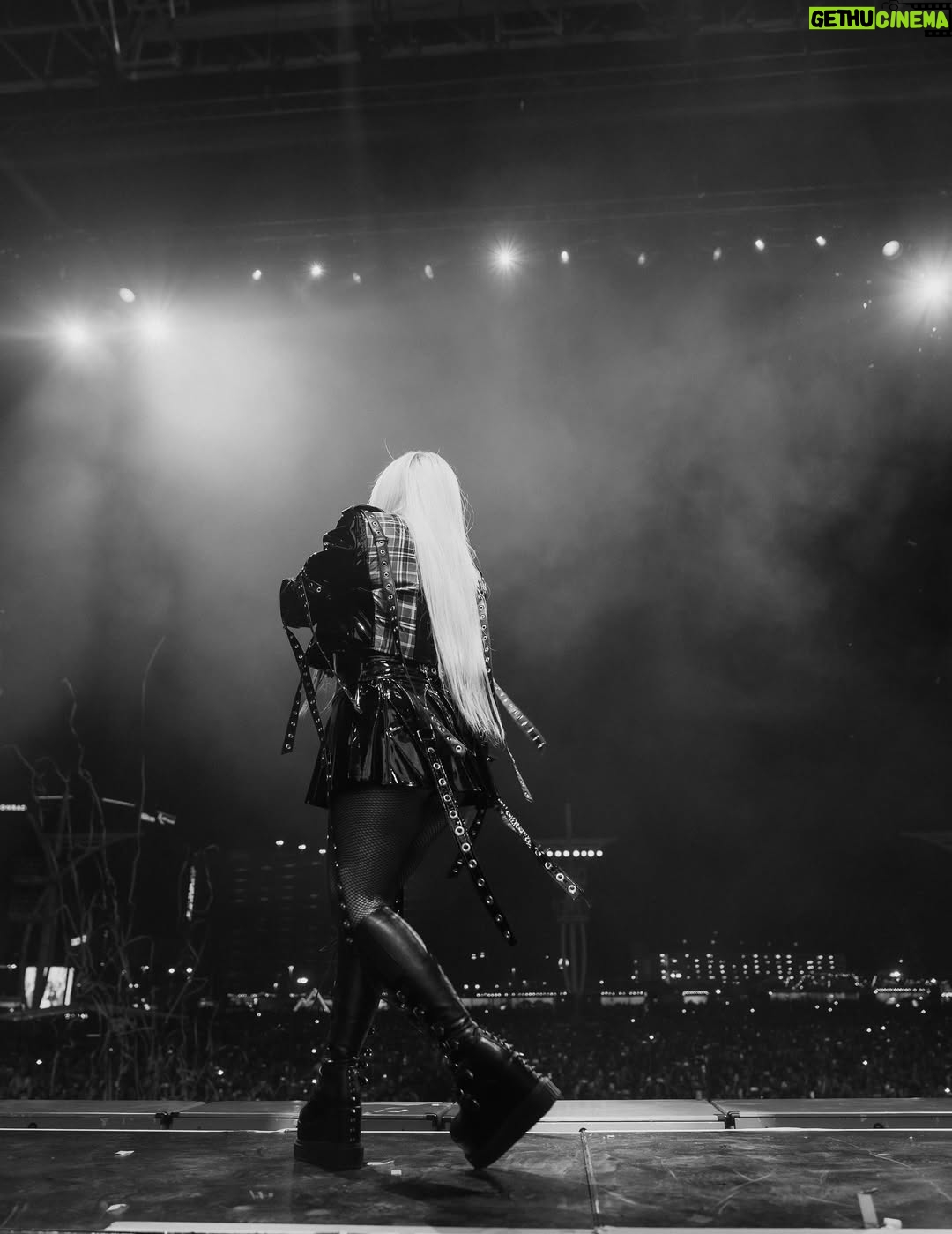 Avril Lavigne - 604.1K Likes - Last weekend “We were YOUNG & DUMB and we had everything” …..thanks to my boys @simpleplan for rocking w/ me, thanks to everyone who came out to the shows and thanks @whenwewereyoungfest 🖤💚☠️🩷