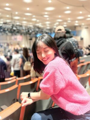 Aya Shibata Instagram - 🍻
ㅤㅤㅤㅤㅤㅤㅤㅤㅤㅤㅤㅤㅤ
ㅤㅤㅤㅤㅤㅤㅤㅤㅤㅤㅤㅤㅤ
昨日はDDT後楽園大会
「DRAMATIC INFINITY 2025 〜3時間スペシャル〜」を
観戦に行ってきました🔥😊
ㅤㅤㅤㅤㅤㅤㅤㅤㅤㅤㅤㅤㅤ
ㅤㅤㅤㅤㅤㅤㅤㅤㅤㅤㅤㅤㅤ
前回初めて東京女子プロレスさんの試合を観戦したら
男子も観たいと思い、ようやく行けました✨

ㅤㅤㅤㅤㅤㅤㅤㅤㅤㅤㅤㅤ
熱気と迫力と音がすごい！
リングからバキバキ音が聞こえる😳！

団体さんによっても雰囲気が違うんですね、
一緒行ってくれた詳しい子に沢山教えてもらった！
本当に楽しかったです！爽快感もありました👏✨

ㅤㅤㅤㅤㅤㅤㅤㅤㅤㅤㅤㅤㅤ
ヨシヒコ選手、粘り強い試合でした、、、！🔥笑

女子プロレスも男子プロレスも最高に楽しかった🥰
また絶対に観に行きたいですね！

ㅤㅤㅤㅤㅤㅤㅤㅤㅤㅤㅤㅤㅤ
アベプラでご一緒させて頂いたこともある
男色ディーノさんの試合も観られて嬉しい！
後楽園ホールがとても盛り上がってました🔥😊
ㅤㅤㅤㅤㅤㅤㅤㅤㅤㅤㅤㅤㅤ
ㅤㅤㅤㅤㅤㅤㅤㅤㅤㅤㅤㅤㅤ
楽しかった〜！
そしてなんと今日は荒井ちゃんにも会えた💓

この前の試合の感想を伝えられて良かった☺️
興奮して早口で話しすぎたかもしれない。笑
ㅤㅤㅤㅤㅤㅤㅤㅤㅤㅤㅤㅤㅤ
本当に頑張ってて偉いです😭✨私も頑張ろうと思えます！
ㅤㅤㅤㅤㅤㅤㅤㅤㅤㅤㅤㅤㅤ
ㅤㅤㅤㅤㅤㅤㅤㅤㅤㅤㅤㅤㅤ
#プロレス #ddtpro #ddtプロレス #女子プロレス