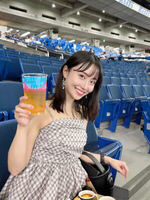 Aya Shibata Instagram - 夏の思い出⚾️
ㅤㅤㅤㅤㅤㅤㅤㅤㅤㅤㅤㅤㅤ
ㅤㅤㅤㅤㅤㅤㅤㅤㅤㅤㅤㅤㅤ
今年は都市対抗野球を観にいけました🥰

ㅤㅤㅤㅤㅤㅤㅤㅤㅤㅤㅤㅤㅤスポーツ観戦は本当に楽しいですよねぇ😆

ㅤㅤㅤㅤㅤㅤㅤㅤㅤ
ㅤㅤㅤㅤㅤㅤㅤㅤㅤㅤㅤㅤㅤそして日本には色んな企業があるんだなとも思いました！
応援にも企業の個性が出てて、最高に楽しかったです🥰

ㅤㅤㅤㅤㅤㅤㅤㅤㅤㅤㅤㅤㅤ
#都市対抗 #東京ドーム