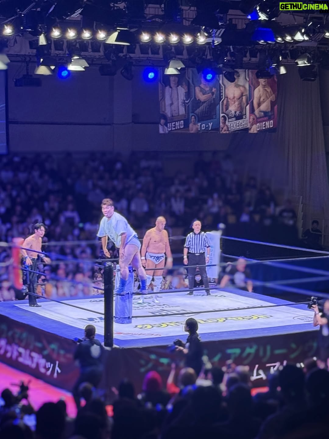 Aya Shibata - 1.6K Likes - 🍻
ㅤㅤㅤㅤㅤㅤㅤㅤㅤㅤㅤㅤㅤ
ㅤㅤㅤㅤㅤㅤㅤㅤㅤㅤㅤㅤㅤ
昨日はDDT後楽園大会
「DRAMATIC INFINITY 2025 〜3時間スペシャル〜」を
観戦に行ってきました🔥😊
ㅤㅤㅤㅤㅤㅤㅤㅤㅤㅤㅤㅤㅤ
ㅤㅤㅤㅤㅤㅤㅤㅤㅤㅤㅤㅤㅤ
前回初めて東京女子プロレスさんの試合を観戦したら
男子も観たいと思い、ようやく行けました✨

ㅤㅤㅤㅤㅤㅤㅤㅤㅤㅤㅤㅤ
熱気と迫力と音がすごい！
リングからバキバキ音が聞こえる😳！

団体さんによっても雰囲気が違うんですね、
一緒行ってくれた詳しい子に沢山教えてもらった！
本当に楽しかったです！爽快感もありました👏✨

ㅤㅤㅤㅤㅤㅤㅤㅤㅤㅤㅤㅤㅤ
ヨシヒコ選手、粘り強い試合でした、、、！🔥笑

女子プロレスも男子プロレスも最高に楽しかった🥰
また絶対に観に行きたいですね！

ㅤㅤㅤㅤㅤㅤㅤㅤㅤㅤㅤㅤㅤ
アベプラでご一緒させて頂いたこともある
男色ディーノさんの試合も観られて嬉しい！
後楽園ホールがとても盛り上がってました🔥😊
ㅤㅤㅤㅤㅤㅤㅤㅤㅤㅤㅤㅤㅤ
ㅤㅤㅤㅤㅤㅤㅤㅤㅤㅤㅤㅤㅤ
楽しかった〜！
そしてなんと今日は荒井ちゃんにも会えた💓

この前の試合の感想を伝えられて良かった☺️
興奮して早口で話しすぎたかもしれない。笑
ㅤㅤㅤㅤㅤㅤㅤㅤㅤㅤㅤㅤㅤ
本当に頑張ってて偉いです😭✨私も頑張ろうと思えます！
ㅤㅤㅤㅤㅤㅤㅤㅤㅤㅤㅤㅤㅤ
ㅤㅤㅤㅤㅤㅤㅤㅤㅤㅤㅤㅤㅤ
#プロレス #ddtpro #ddtプロレス #女子プロレス