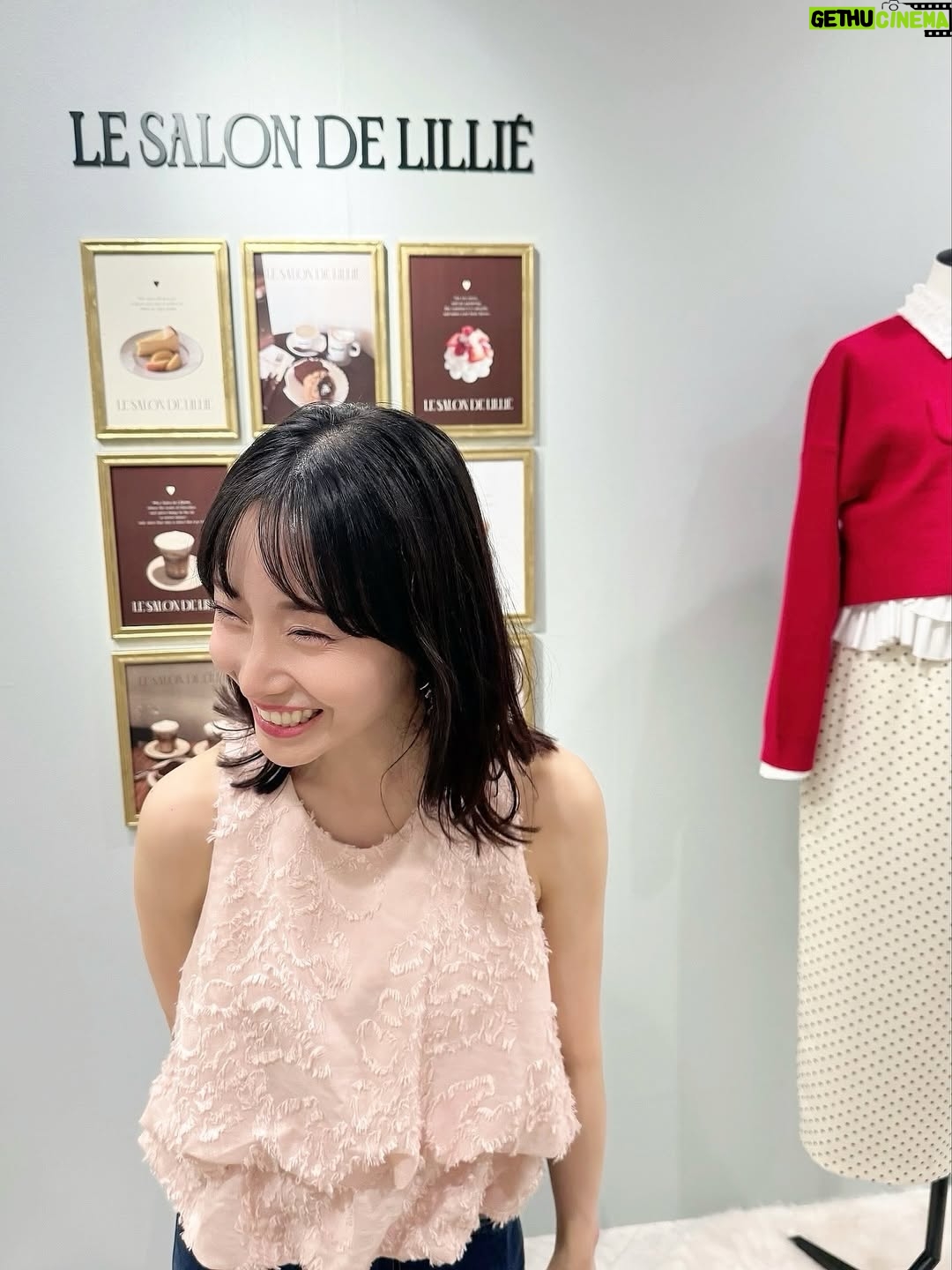 Aya Shibata - 1.3K Likes - 昨日は展示会に👗
ㅤㅤㅤㅤㅤㅤㅤㅤㅤㅤㅤㅤㅤ
毎年1番暑い時期に冬物のコートなどを展示でオーダーすると、
真夏が来たなぁと思いますね😎(ややこしいね)笑
ㅤㅤㅤㅤㅤㅤㅤㅤㅤㅤㅤㅤㅤ
ㅤㅤㅤㅤㅤㅤㅤㅤㅤㅤㅤㅤㅤ前回と今回ですでにコート2着オーダーしたので
今季はもうコートの購入は自分に禁じたいところ。w
ㅤㅤㅤㅤㅤㅤㅤㅤㅤㅤㅤㅤㅤ
ㅤㅤㅤㅤㅤㅤㅤㅤㅤㅤㅤㅤㅤ
#展示会