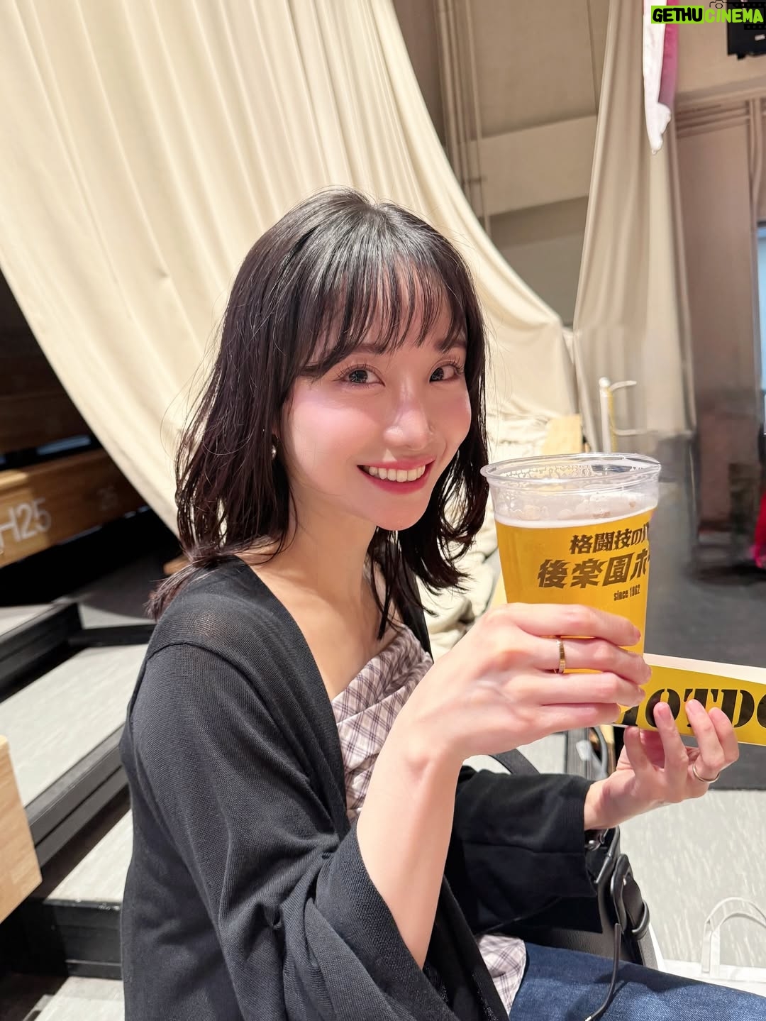 Aya Shibata - 2.1K Likes - 🔥

ㅤㅤㅤㅤㅤㅤㅤㅤㅤㅤㅤㅤㅤ
ㅤㅤㅤㅤㅤㅤㅤ昨日は東京女子プロレスさんの
「東京プリンセスカップ」を観戦してきました😳

仲良しスタッフさんがプロレス関係のお仕事をしていて、
色々教えてもらいながら観戦！

まずリングの近さにびっくり！歓声や技の音が大迫力🔥

荒井ちゃんの試合を生で見られたのも感激🥲

SKEの仲の良いスタッフさんから
荒井ちゃんがプロレスですごく頑張ってるお話しをよく聞いていて
絶対いつか観に行きたいと思っていたんです😋

実際に観られて、本当にかっこよかったし胸がグッときて、
試合中も思わず声が出ちゃいました。

荒井ちゃん、改めておめでとう！✨
ㅤㅤㅤㅤㅤㅤㅤㅤㅤㅤㅤㅤㅤ
ㅤㅤㅤㅤㅤㅤㅤㅤㅤㅤㅤㅤㅤ
そして観戦の感想いくつか、、、！🫶

荒井ちゃんの登場がかっこ良すぎてうるっとくる。
お客さんに沢山のテープを投げ込まれながら
名前を呼ばれる荒井ちゃんに痺れる。かっこいい🥲🫶

そして試合で全身全霊で戦う姿や
何度も立ち上がって立ち向かう姿に更にうるっとくる。🥲

ㅤㅤㅤㅤㅤㅤㅤㅤㅤㅤㅤㅤㅤ
プリンセスカップ優勝の渡辺未詩選手の曲が
頭から離れません😆おめでとうございます！
ㅤㅤㅤㅤㅤㅤㅤㅤㅤㅤㅤㅤㅤ(この投稿でかかっている曲です)

ㅤㅤㅤㅤㅤㅤㅤㅤㅤㅤㅤㅤㅤ
アジャコングさんめちゃ強い。かっこいい。
強すぎるからか対戦相手チームに
リングの端に養生テープでぐるぐる巻きにされていた😯
そして脱出もめちゃ早だった！
ㅤㅤㅤㅤㅤㅤㅤㅤㅤㅤㅤㅤㅤ
ㅤㅤㅤㅤㅤㅤㅤㅤㅤㅤㅤㅤㅤ
ビールが最高。カップかっこいい。
ㅤㅤㅤㅤㅤㅤㅤㅤㅤㅤㅤㅤㅤ
パンフレット貰った。すごく分かりやすい🙂‍↕️
みなさん素敵です。

ㅤㅤㅤㅤㅤㅤㅤㅤㅤㅤㅤㅤㅤ
良い夏の思い出になりました！大興奮よ！！！！
荒井ちゃん、本当に頑張ってて素晴らしいし、
私も本当に刺激をもらいました💕🥲
ㅤㅤㅤㅤㅤㅤㅤㅤㅤㅤㅤㅤㅤ
ㅤㅤㅤㅤㅤㅤㅤㅤㅤㅤㅤㅤㅤ
また絶対観戦行きたい！！

ㅤㅤㅤㅤㅤㅤㅤㅤㅤㅤㅤㅤㅤ
#tjpw #東京女子プロレス #プロレス #女子プロレス