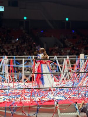 Aya Shibata Instagram - 🔥

ㅤㅤㅤㅤㅤㅤㅤㅤㅤㅤㅤㅤㅤ
ㅤㅤㅤㅤㅤㅤㅤ昨日は東京女子プロレスさんの
「東京プリンセスカップ」を観戦してきました😳

仲良しスタッフさんがプロレス関係のお仕事をしていて、
色々教えてもらいながら観戦！

まずリングの近さにびっくり！歓声や技の音が大迫力🔥

荒井ちゃんの試合を生で見られたのも感激🥲

SKEの仲の良いスタッフさんから
荒井ちゃんがプロレスですごく頑張ってるお話しをよく聞いていて
絶対いつか観に行きたいと思っていたんです😋

実際に観られて、本当にかっこよかったし胸がグッときて、
試合中も思わず声が出ちゃいました。

荒井ちゃん、改めておめでとう！✨
ㅤㅤㅤㅤㅤㅤㅤㅤㅤㅤㅤㅤㅤ
ㅤㅤㅤㅤㅤㅤㅤㅤㅤㅤㅤㅤㅤ
そして観戦の感想いくつか、、、！🫶

荒井ちゃんの登場がかっこ良すぎてうるっとくる。
お客さんに沢山のテープを投げ込まれながら
名前を呼ばれる荒井ちゃんに痺れる。かっこいい🥲🫶

そして試合で全身全霊で戦う姿や
何度も立ち上がって立ち向かう姿に更にうるっとくる。🥲

ㅤㅤㅤㅤㅤㅤㅤㅤㅤㅤㅤㅤㅤ
プリンセスカップ優勝の渡辺未詩選手の曲が
頭から離れません😆おめでとうございます！
ㅤㅤㅤㅤㅤㅤㅤㅤㅤㅤㅤㅤㅤ(この投稿でかかっている曲です)

ㅤㅤㅤㅤㅤㅤㅤㅤㅤㅤㅤㅤㅤ
アジャコングさんめちゃ強い。かっこいい。
強すぎるからか対戦相手チームに
リングの端に養生テープでぐるぐる巻きにされていた😯
そして脱出もめちゃ早だった！
ㅤㅤㅤㅤㅤㅤㅤㅤㅤㅤㅤㅤㅤ
ㅤㅤㅤㅤㅤㅤㅤㅤㅤㅤㅤㅤㅤ
ビールが最高。カップかっこいい。
ㅤㅤㅤㅤㅤㅤㅤㅤㅤㅤㅤㅤㅤ
パンフレット貰った。すごく分かりやすい🙂‍↕️
みなさん素敵です。

ㅤㅤㅤㅤㅤㅤㅤㅤㅤㅤㅤㅤㅤ
良い夏の思い出になりました！大興奮よ！！！！
荒井ちゃん、本当に頑張ってて素晴らしいし、
私も本当に刺激をもらいました💕🥲
ㅤㅤㅤㅤㅤㅤㅤㅤㅤㅤㅤㅤㅤ
ㅤㅤㅤㅤㅤㅤㅤㅤㅤㅤㅤㅤㅤ
また絶対観戦行きたい！！

ㅤㅤㅤㅤㅤㅤㅤㅤㅤㅤㅤㅤㅤ
#tjpw #東京女子プロレス #プロレス #女子プロレス