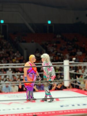 Aya Shibata Instagram - 🔥

ㅤㅤㅤㅤㅤㅤㅤㅤㅤㅤㅤㅤㅤ
ㅤㅤㅤㅤㅤㅤㅤ昨日は東京女子プロレスさんの
「東京プリンセスカップ」を観戦してきました😳

仲良しスタッフさんがプロレス関係のお仕事をしていて、
色々教えてもらいながら観戦！

まずリングの近さにびっくり！歓声や技の音が大迫力🔥

荒井ちゃんの試合を生で見られたのも感激🥲

SKEの仲の良いスタッフさんから
荒井ちゃんがプロレスですごく頑張ってるお話しをよく聞いていて
絶対いつか観に行きたいと思っていたんです😋

実際に観られて、本当にかっこよかったし胸がグッときて、
試合中も思わず声が出ちゃいました。

荒井ちゃん、改めておめでとう！✨
ㅤㅤㅤㅤㅤㅤㅤㅤㅤㅤㅤㅤㅤ
ㅤㅤㅤㅤㅤㅤㅤㅤㅤㅤㅤㅤㅤ
そして観戦の感想いくつか、、、！🫶

荒井ちゃんの登場がかっこ良すぎてうるっとくる。
お客さんに沢山のテープを投げ込まれながら
名前を呼ばれる荒井ちゃんに痺れる。かっこいい🥲🫶

そして試合で全身全霊で戦う姿や
何度も立ち上がって立ち向かう姿に更にうるっとくる。🥲

ㅤㅤㅤㅤㅤㅤㅤㅤㅤㅤㅤㅤㅤ
プリンセスカップ優勝の渡辺未詩選手の曲が
頭から離れません😆おめでとうございます！
ㅤㅤㅤㅤㅤㅤㅤㅤㅤㅤㅤㅤㅤ(この投稿でかかっている曲です)

ㅤㅤㅤㅤㅤㅤㅤㅤㅤㅤㅤㅤㅤ
アジャコングさんめちゃ強い。かっこいい。
強すぎるからか対戦相手チームに
リングの端に養生テープでぐるぐる巻きにされていた😯
そして脱出もめちゃ早だった！
ㅤㅤㅤㅤㅤㅤㅤㅤㅤㅤㅤㅤㅤ
ㅤㅤㅤㅤㅤㅤㅤㅤㅤㅤㅤㅤㅤ
ビールが最高。カップかっこいい。
ㅤㅤㅤㅤㅤㅤㅤㅤㅤㅤㅤㅤㅤ
パンフレット貰った。すごく分かりやすい🙂‍↕️
みなさん素敵です。

ㅤㅤㅤㅤㅤㅤㅤㅤㅤㅤㅤㅤㅤ
良い夏の思い出になりました！大興奮よ！！！！
荒井ちゃん、本当に頑張ってて素晴らしいし、
私も本当に刺激をもらいました💕🥲
ㅤㅤㅤㅤㅤㅤㅤㅤㅤㅤㅤㅤㅤ
ㅤㅤㅤㅤㅤㅤㅤㅤㅤㅤㅤㅤㅤ
また絶対観戦行きたい！！

ㅤㅤㅤㅤㅤㅤㅤㅤㅤㅤㅤㅤㅤ
#tjpw #東京女子プロレス #プロレス #女子プロレス