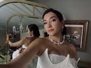 Aybüke Pusat Instagram - Melekcimle beraber bu akşam @nowtvturkiye deyiz!
🤍🫰🏼🪽 @mostproduction @halefdizi