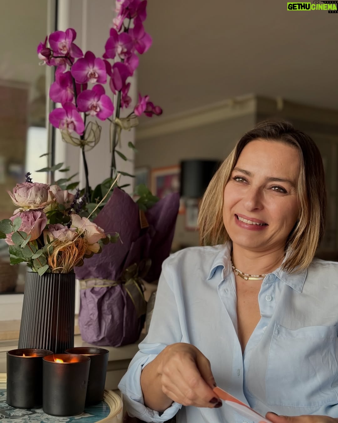 Ayça Bingöl - 20.4K Likes - Bi bu kadar daha yürürüz yolumuzda …
Sağlıkla, neşeyle, kıymetlilerimle…
Tüm iyi dileklerinizi aldım, kabul ettim 🙏🏻