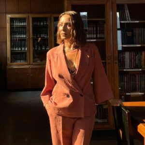 Ayça Bingöl Instagram - Çok güzel şeyler geliyor, pek yakında 🤍🎥