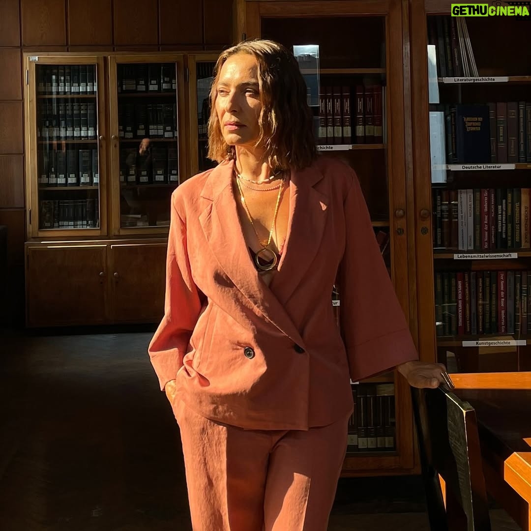Ayça Bingöl - 12.3K Likes - Çok güzel şeyler geliyor, pek yakında 🤍🎥