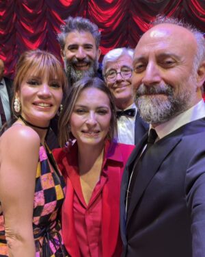 Ayça Bingöl Instagram - HALDUN DORMEN 70. Sanat yılı…🧿
Muhteşem bir gece geçirdik, emeği geçen herkese binlerce teşekkür. Dormen ailesinin bir üyesi olduğum için onur ve gurur duyuyorum.Çok şanslıyım 🧿