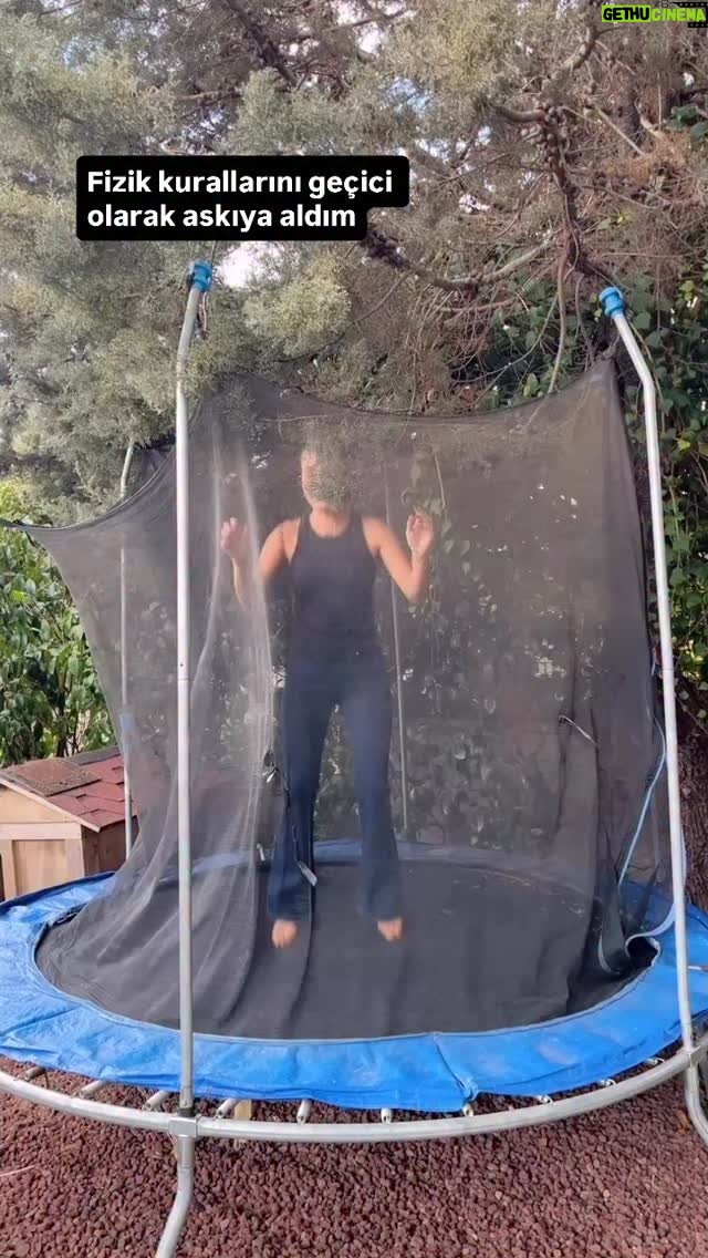 Ayşen Gürler - 249 Likes - Çok eğlendim 💃🏿
Uçtu uçtu Ayşen uçtu…
Bu bir başarı hikayesi değil… Bu, gözünden yaş gelen bir trambolin vakası. Çam tokadı 🤦🏻‍♀️😅

.
.
.
.
.
.

#acıgerçekler  #trambolin #eğlence #uçuyorum #doğa #ağaç #komik