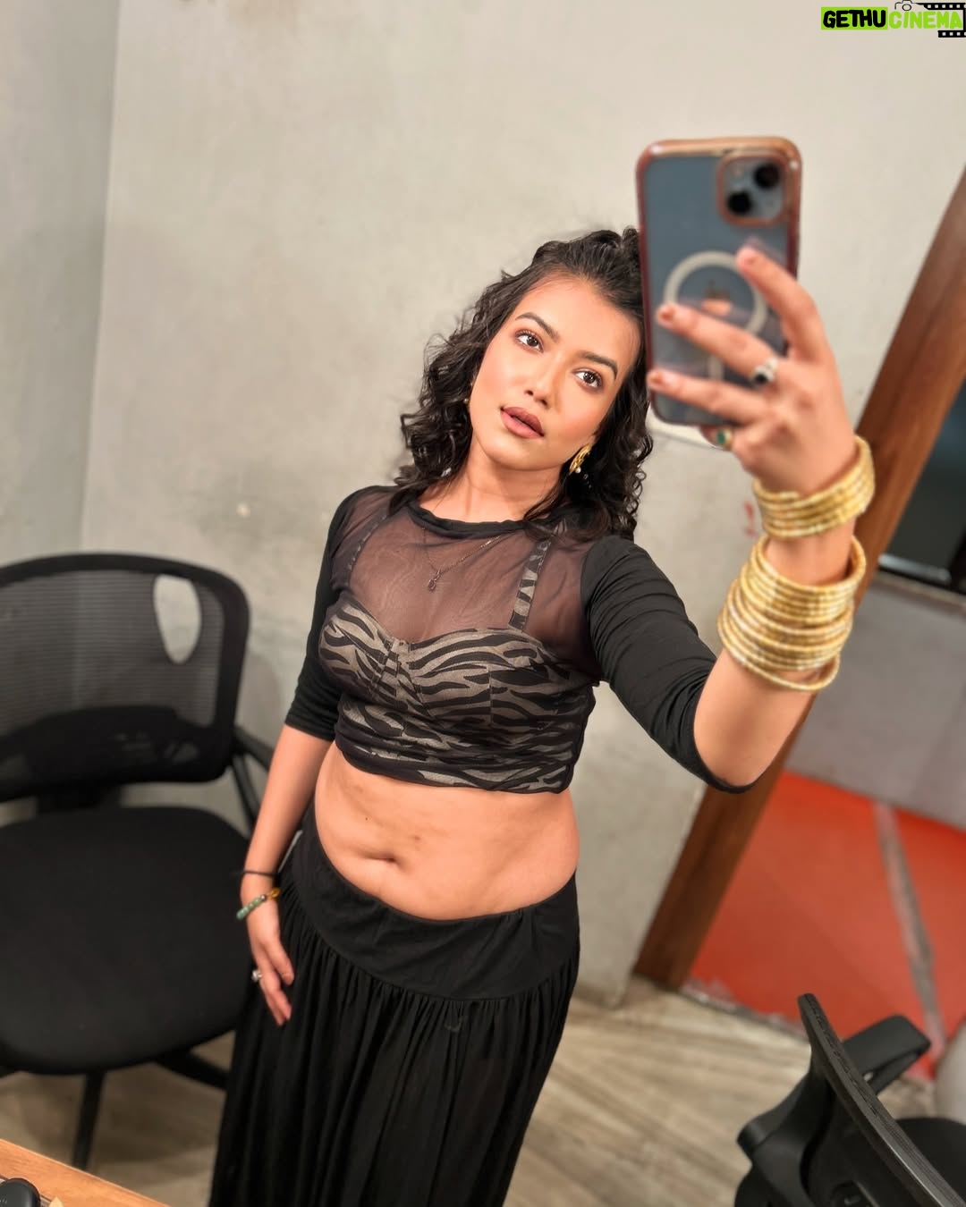Ayendri Lavnia Roy - 4.6K Likes - Lady in black…. No I am not filmfare🤣😝
