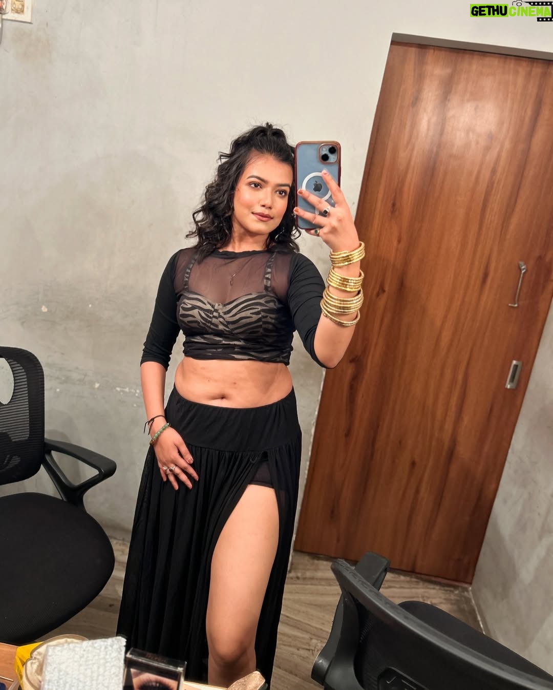 Ayendri Lavnia Roy - 4.6K Likes - Lady in black…. No I am not filmfare🤣😝