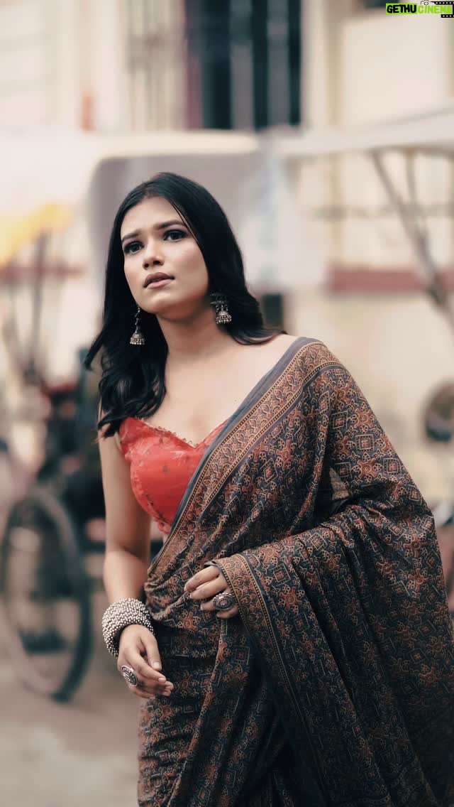 Ayendri Lavnia Roy - 4K Likes - আজ সারাবেলা ❤️
Makeover by @parveensarika98 
Behind the lens @storiesby_sujoybiswas & team 
Shoot organised by @rony99official 

#bengali #bangaliana #bông