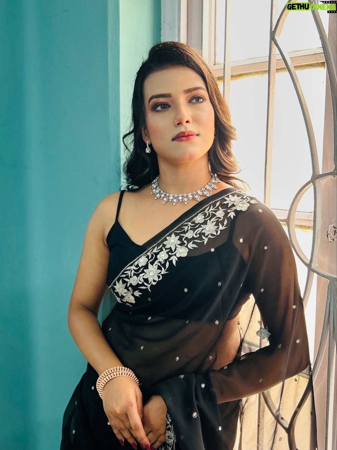 Ayendri Lavnia Roy - 3.4K Likes - Introducing ADHARA SINHA to you all.
I am a part of GEETA LLB since today 
Keep watching GEETA LLB at 6:30PM only on @starjalsha 
Thank you Snehasish Chakraborty sir for this opportunity! 😊🙏🏻
@bluesproductions_