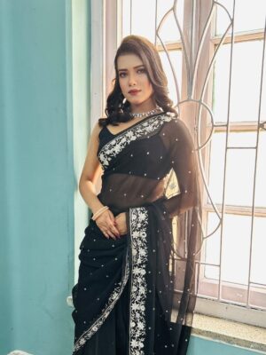 Ayendri Lavnia Roy Instagram - Introducing ADHARA SINHA to you all.
I am a part of GEETA LLB since today 
Keep watching GEETA LLB at 6:30PM only on @starjalsha 
Thank you Snehasish Chakraborty sir for this opportunity! 😊🙏🏻
@bluesproductions_