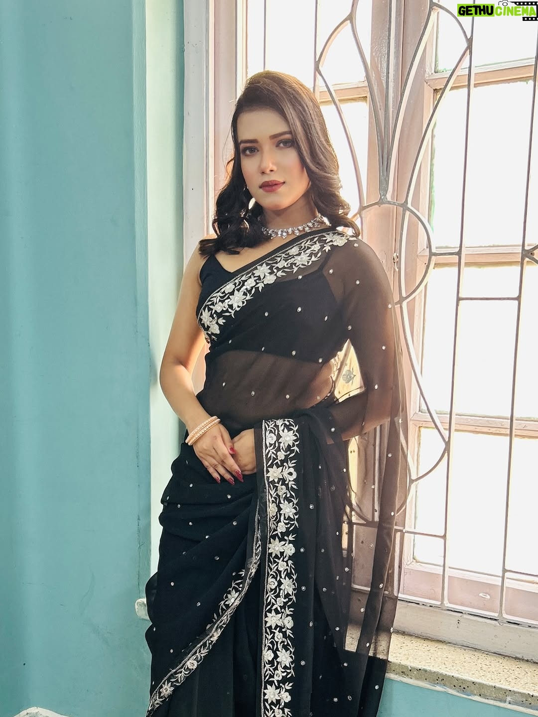 Ayendri Lavnia Roy - 3.4K Likes - Introducing ADHARA SINHA to you all.
I am a part of GEETA LLB since today 
Keep watching GEETA LLB at 6:30PM only on @starjalsha 
Thank you Snehasish Chakraborty sir for this opportunity! 😊🙏🏻
@bluesproductions_